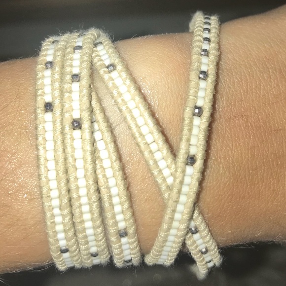 SILVER BEAD WRAP ON LIGHT BEIGE LEATHER - Picture 4 of 4